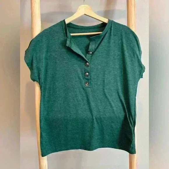 SHEIN Medium Green Top with button details - Picture 1 of 6